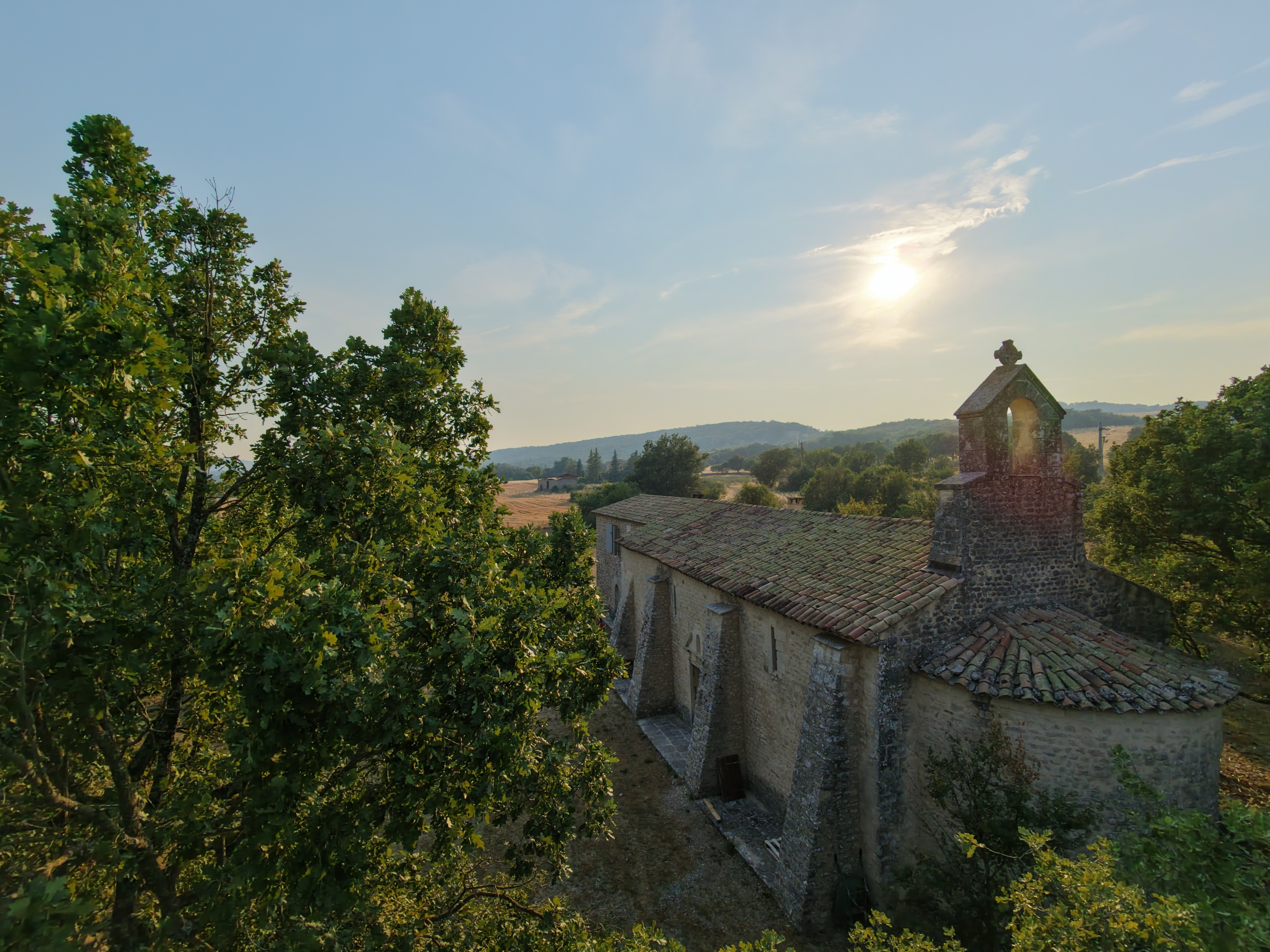 La chapelle romane Notre-Dame des Craux et son parc méditerranéen, Villemus